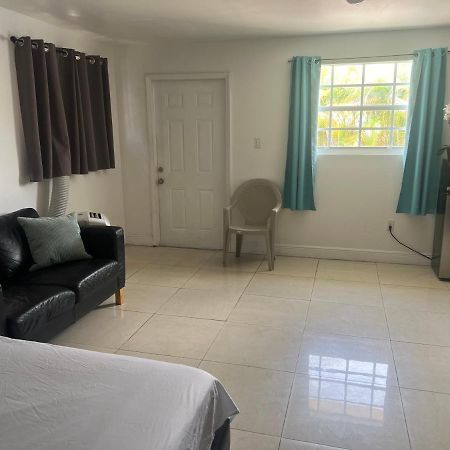 Miami Haven By Airport Villa Екстериор снимка