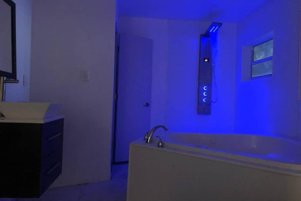 Miami Haven By Airport Villa Екстериор снимка