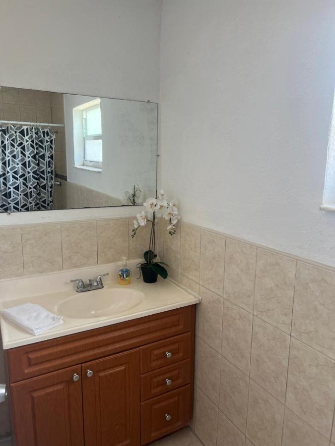 Miami Haven By Airport Villa Екстериор снимка