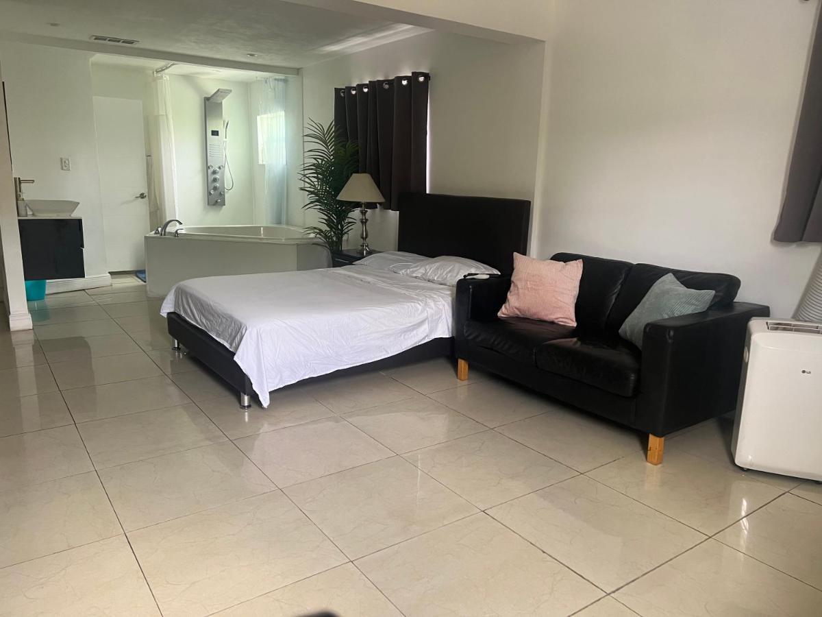 Miami Haven By Airport Villa Екстериор снимка