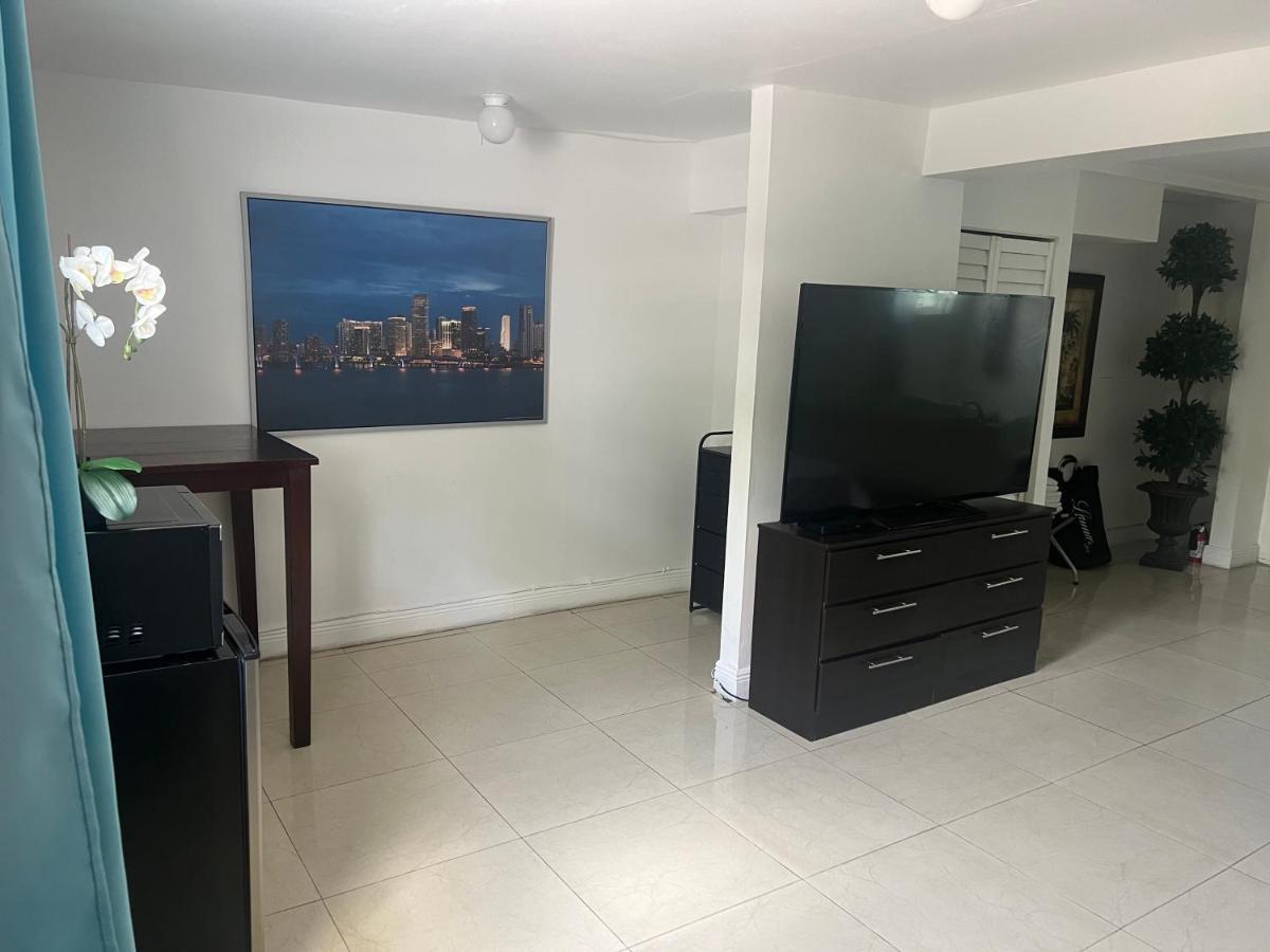 Miami Haven By Airport Villa Екстериор снимка