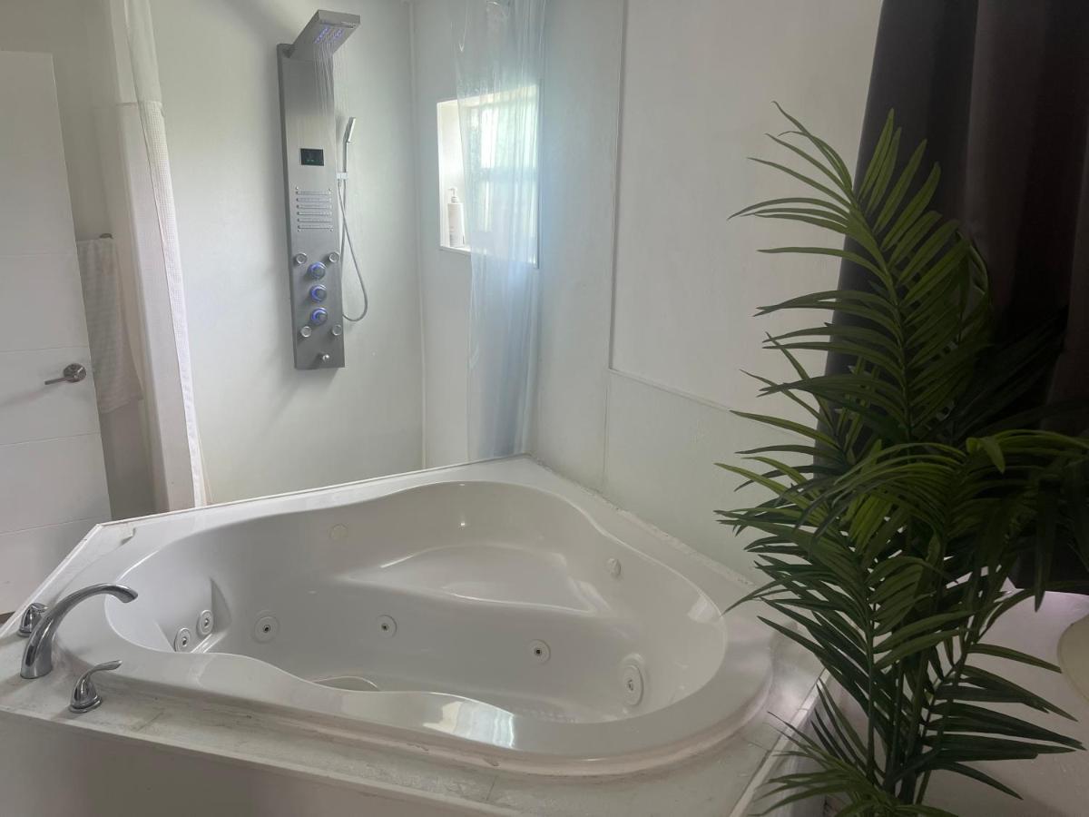 Miami Haven By Airport Villa Екстериор снимка